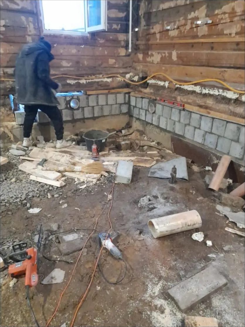Внутренние работы, кладка из блоков в деревянном доме